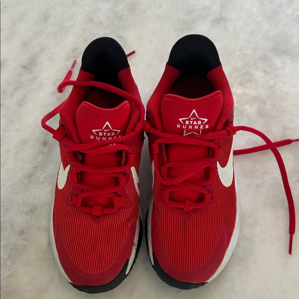 Kids Nike Star Runner Red Sneakers size 4Y